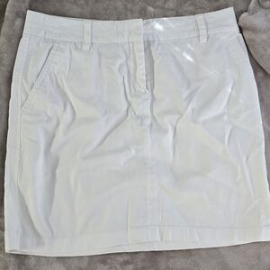 Cambridge Dry Goods White Shorts Size 4 (US)